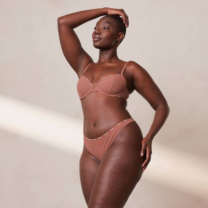 Conjunto de tanga y sujetador tipo camiseta de canalé tan suave mujer moca Lounge ropa interior R88Z10