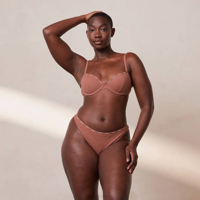 Conjunto de tanga y sujetador tipo camiseta de canalé tan suave mujer moca Lounge ropa interior R88Z10